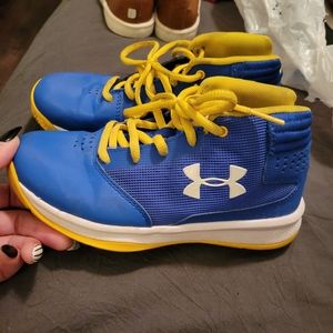 Boys Under Armour Shoes Size 1.5